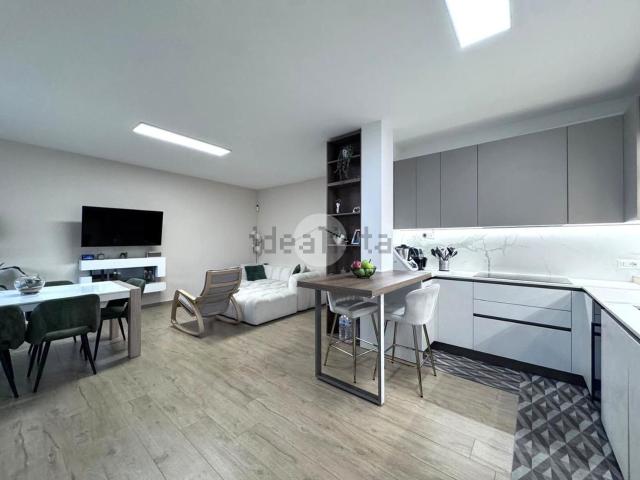 Appartamento in vendita di 120 m² in Via Don Giacomo Cavadini, 63