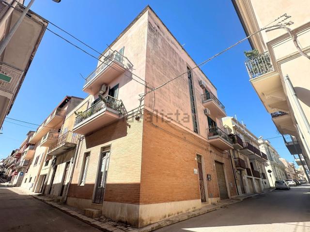 Appartamento in vendita di 120 m² in Via Dante Alighieri