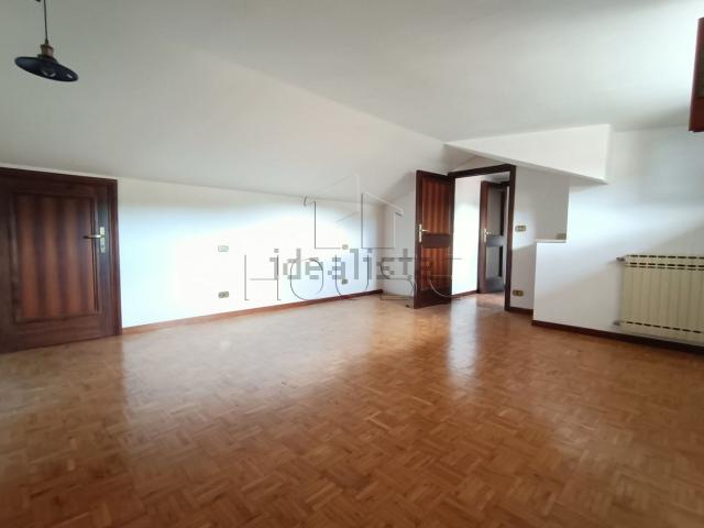 Appartamento in vendita di 120 m² in Via Dante Alighieri