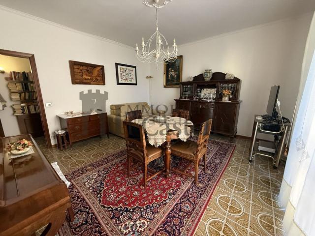 Appartamento in vendita di 120 m² in Via Dante Lombroni