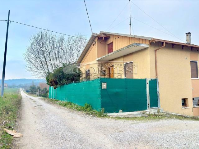 Appartamento in vendita di 120 m² in Via degli Aceri, 2
