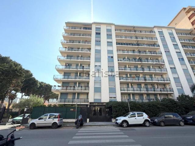 Appartamento in vendita di 120 m² in Via degli Emiri, 24