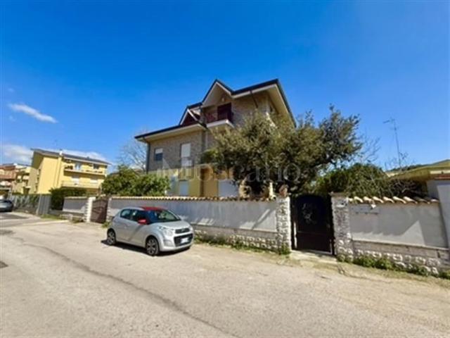 Appartamento in vendita di 120 m² in Via degli Iris