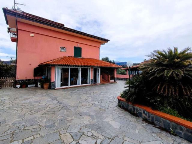 Appartamento in vendita di 120 m² in Via degli Ulivi, 4