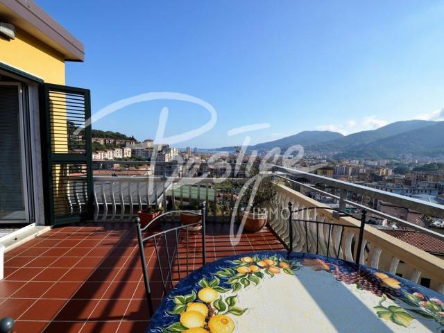 Appartamento in vendita di 120 m² in Via dei Colli