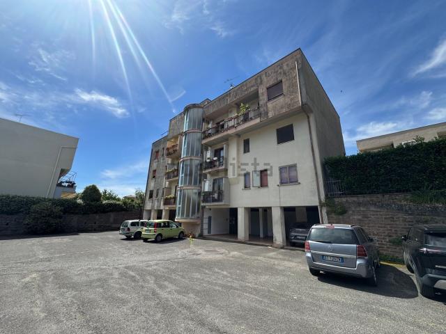 Appartamento in vendita di 120 m² in Via dei Gerani, 38