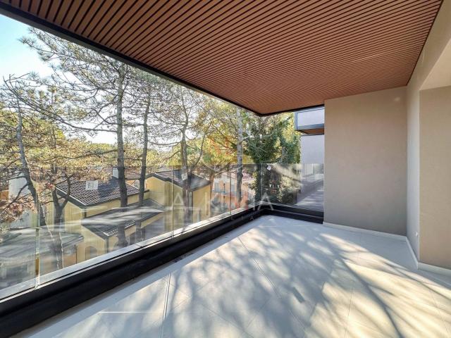 Appartamento in vendita di 120 m² in Via dei Pini