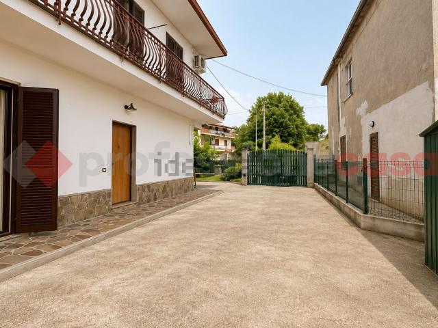 Appartamento in vendita di 120 m² in Via del Confine, 12