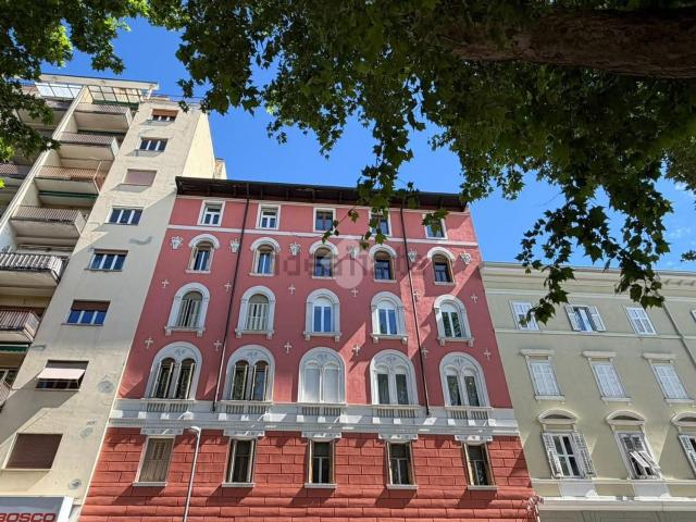 Appartamento in vendita di 120 m² in Via del Coroneo, 29