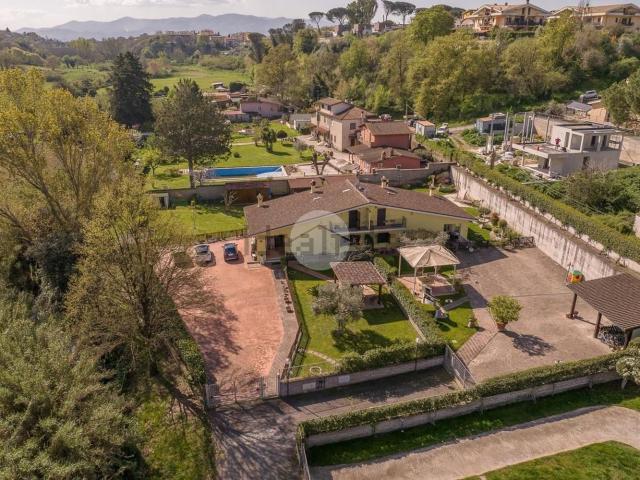 Appartamento in vendita di 120 m² in Via del Fosso dell&apos Osa, 426