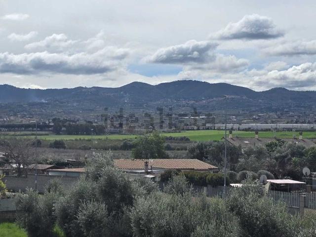 Appartamento in vendita di 120 m² in Via del Lago Regillo