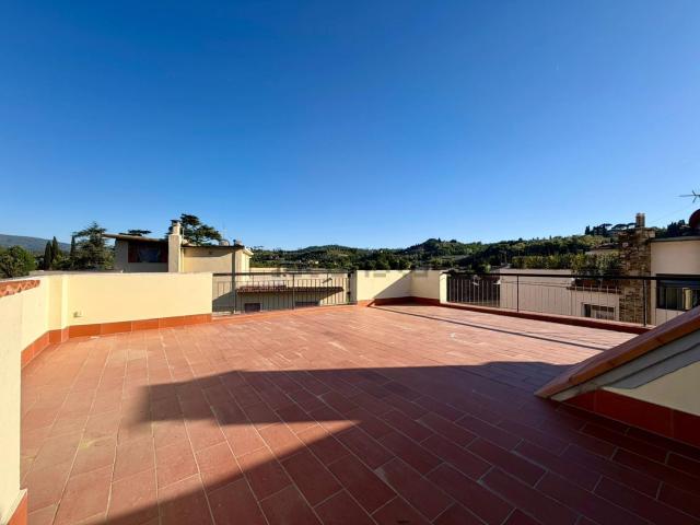 Appartamento in vendita di 120 m² in Via del Larione, 10