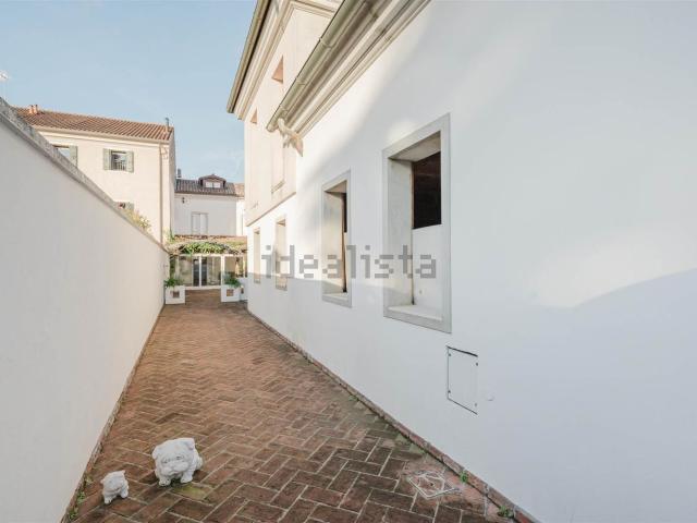 Appartamento in vendita di 120 m² in Via del Lavoro
