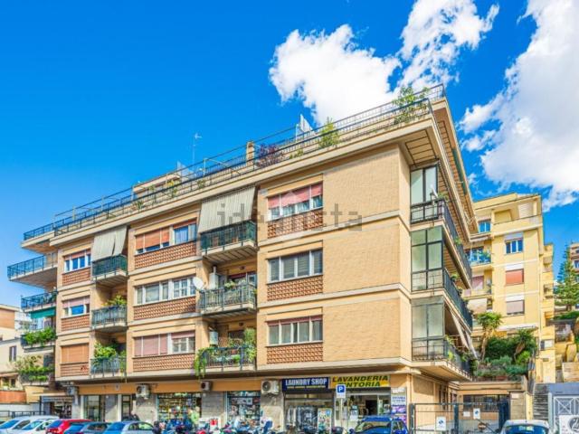 Appartamento in vendita di 120 m² in Via della Cava Aurelia, 140
