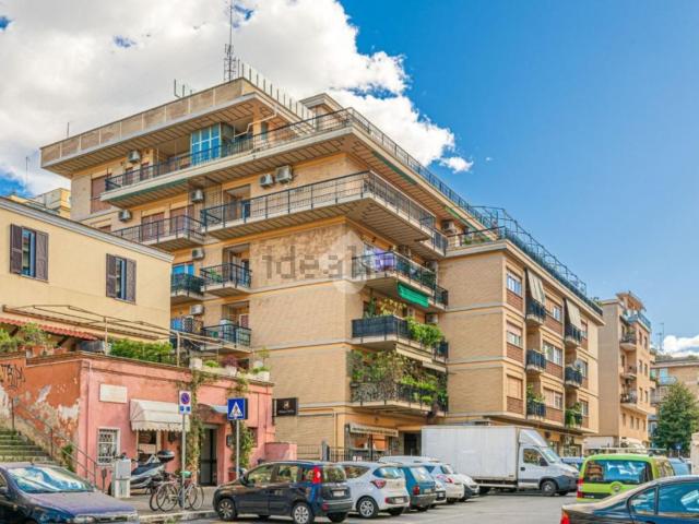 Appartamento in vendita di 120 m² in Via della Cava Aurelia, 140