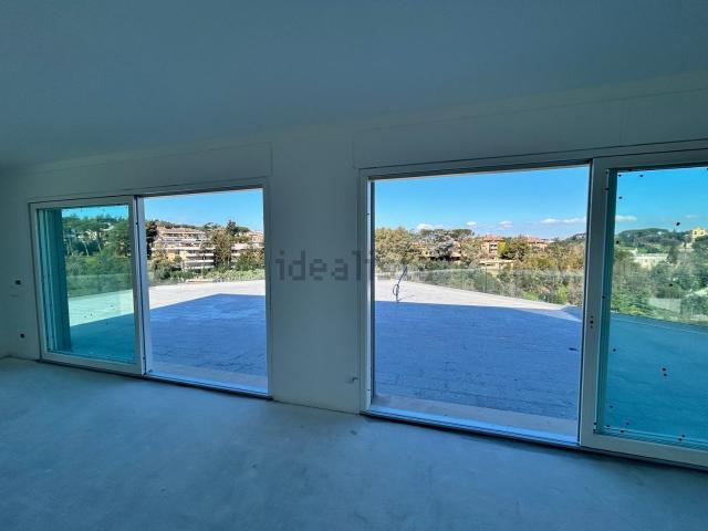 Appartamento in vendita di 120 m² in Via della Camilluccia, 693
