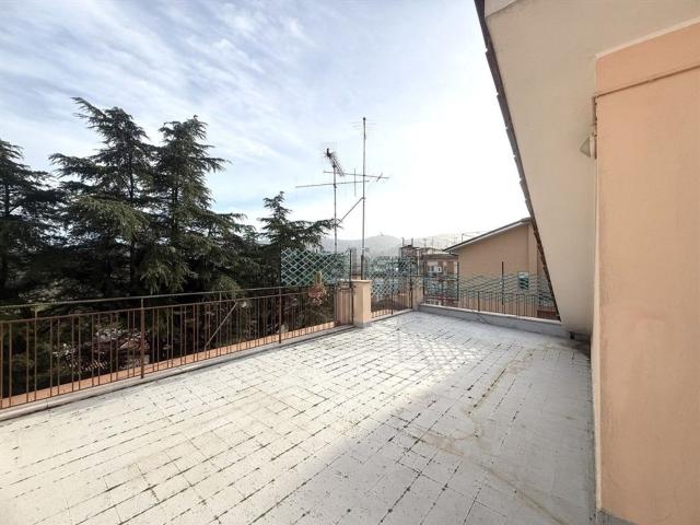 Appartamento in vendita di 120 m² in Via della Fontana, 8