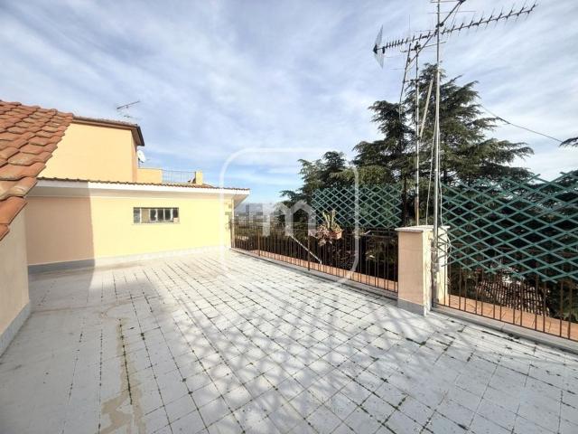 Appartamento in vendita di 120 m² in Via della Fontana, 8