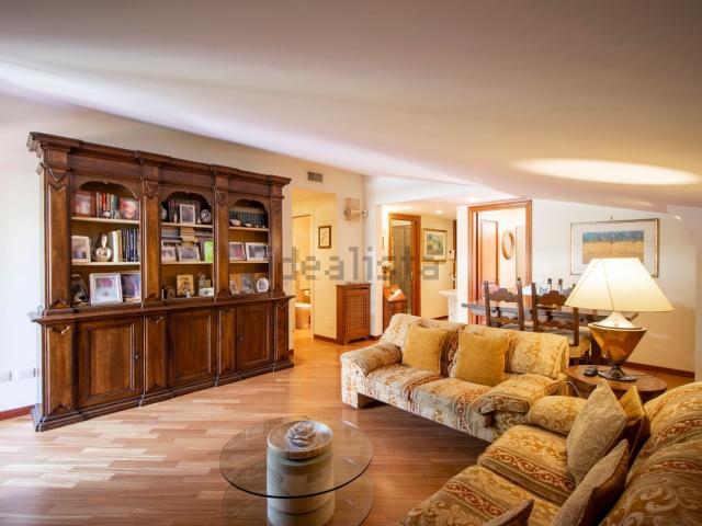 Appartamento in vendita di 120 m² in Via della Mendola