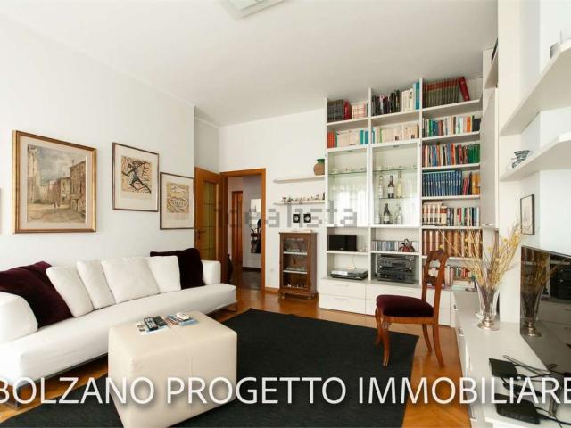 Appartamento in vendita di 120 m² in Via della Zecca Münzbankweg