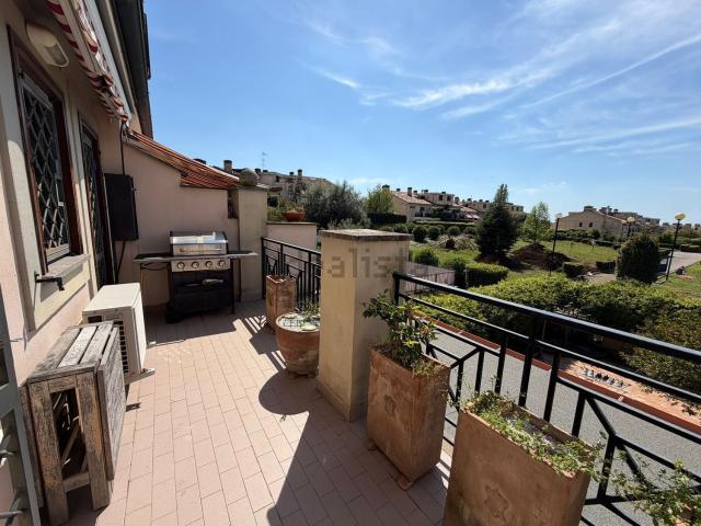 Appartamento in vendita di 120 m² in Via di Marco Simone, 80