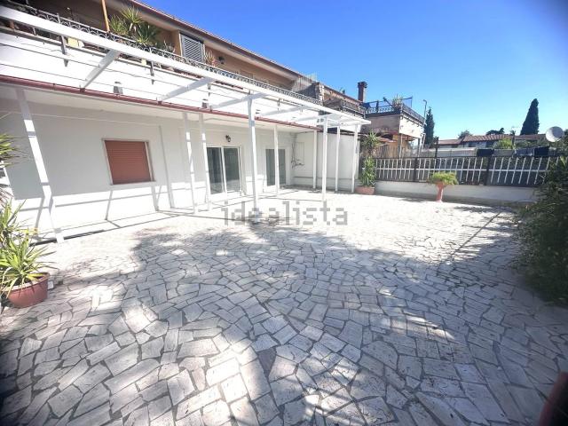 Appartamento in vendita di 120 m² in Via di Vermicino, 80