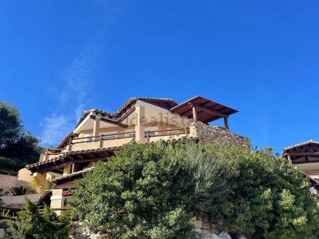 Appartamento in vendita di 120 m² in Via E. Lussu
