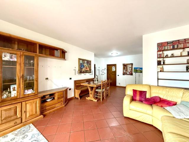 Appartamento in vendita di 120 m² in Via Emilia, 9