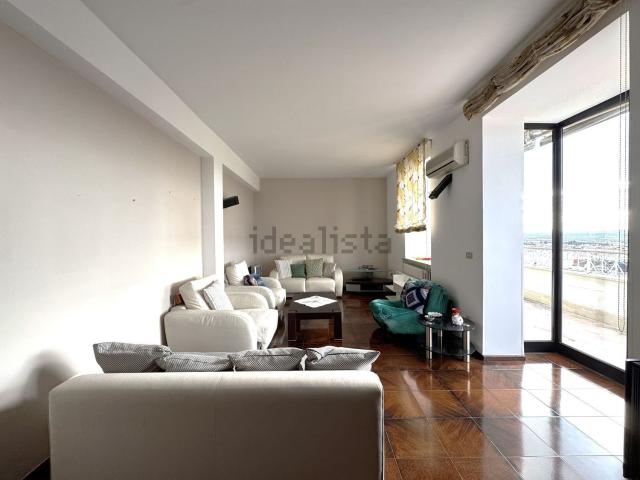 Appartamento in vendita di 120 m² in Via Edmondo de Amicis