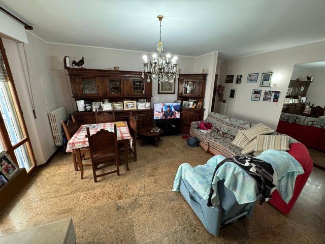 Appartamento in vendita di 120 m² in Via F. Petrarca