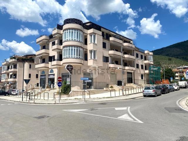 Appartamento in vendita di 120 m² in Via Ferdinando 1° d&apos Aragona, 125