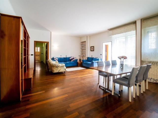 Appartamento in vendita di 120 m² in Via Francesco Baracca