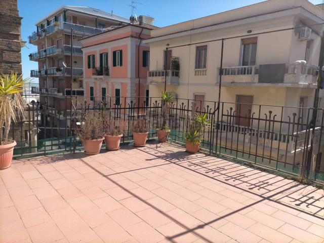 Appartamento in vendita di 120 m² in Via Francesco Petrarca