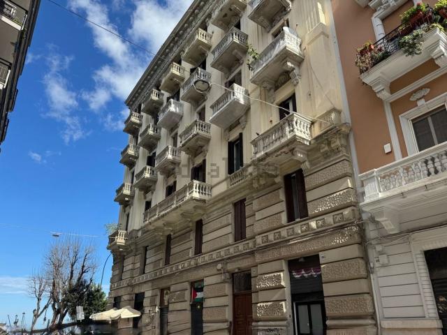 Appartamento in vendita di 120 m² in Via Francesco Saverio Abbrescia, 105