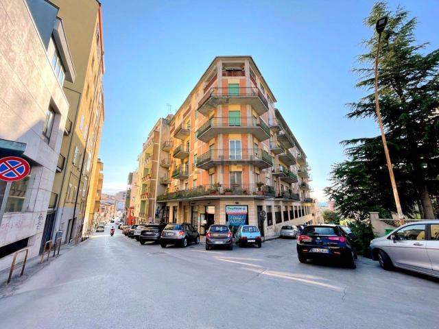 Appartamento in vendita di 120 m² in Via Insorti d&apos Ungheria