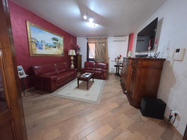 Appartamento in vendita di 120 m² in Via Isabella del Balzo, 4