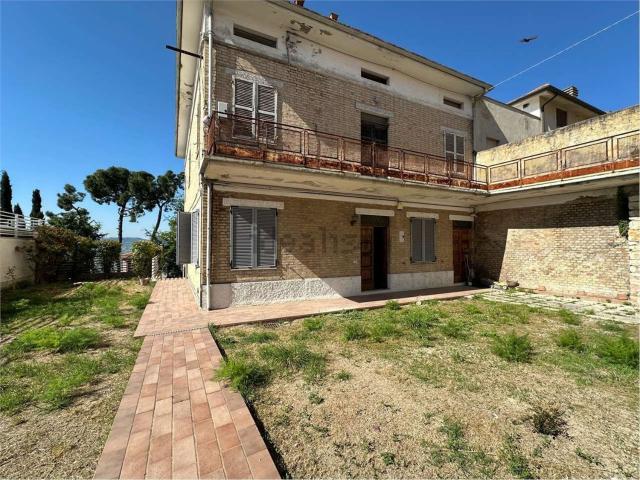 Appartamento in vendita di 120 m² in Via IV Novembre
