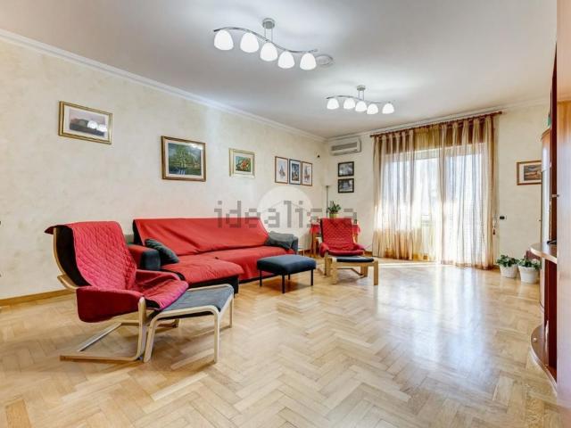 Appartamento in vendita di 120 m² in Via Jacopo Sannazzaro