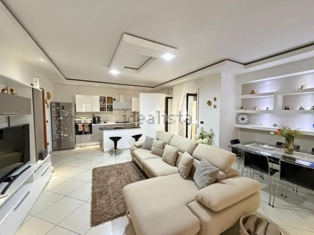 Appartamento in vendita di 120 m² in Via O. Lucarini