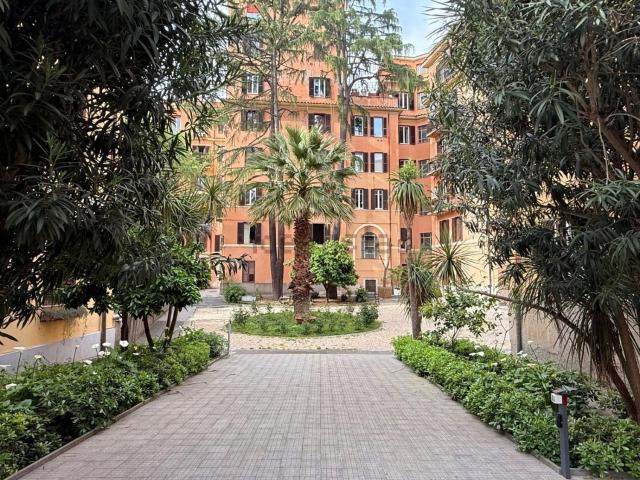 Appartamento in vendita di 120 m² in Via Oreste Regnoli, 12