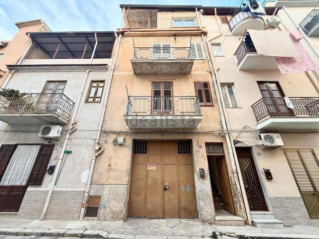 Appartamento in vendita di 120 m² in Via L. W. Beethoven, 35