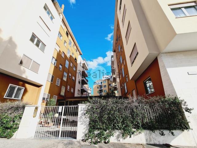 Appartamento in vendita di 120 m² in Via Laurentina
