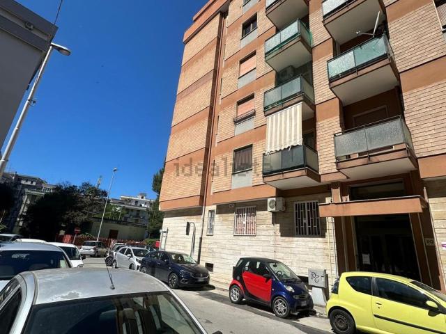 Appartamento in vendita di 120 m² in Via Lazio, 90