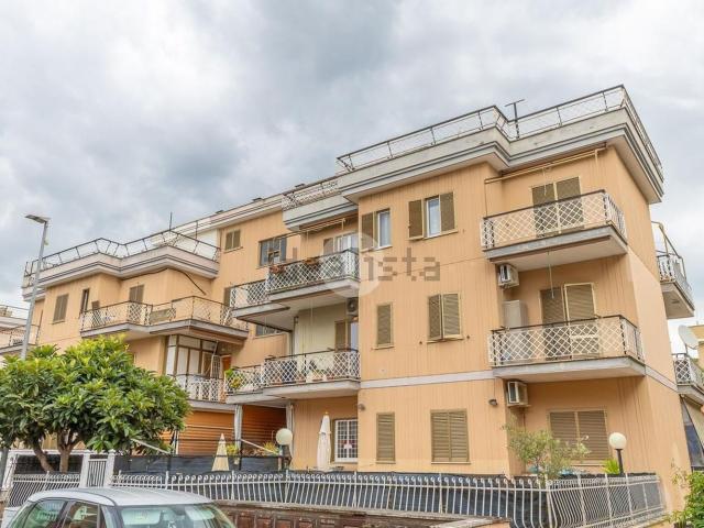 Appartamento in vendita di 120 m² in Via Lago di Annone, 13