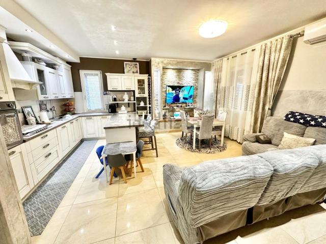 Appartamento in vendita di 120 m² in Via Lago di Piediluco, 1