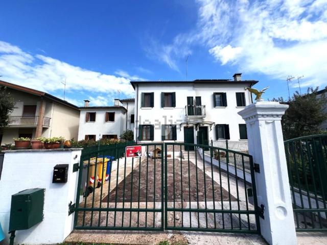 Appartamento in vendita di 120 m² in Via Lanzaghe, 1