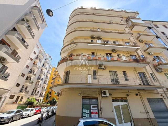 Appartamento in vendita di 120 m² in Via Leopoldo Cassese, 19
