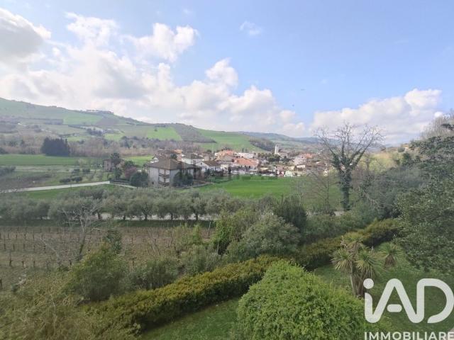 Appartamento in vendita di 120 m² in Via Luciano Neroni