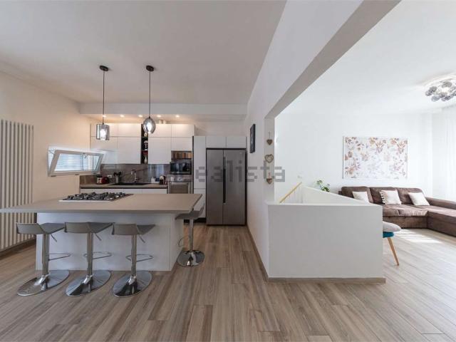 Appartamento in vendita di 120 m² in Via Luigi Aliprandi