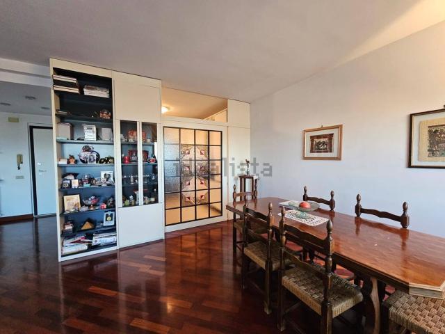Appartamento in vendita di 120 m² in Via Luigi Bartolacci, 11